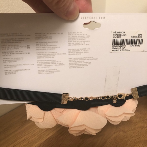 Forever 21 Flower Choker - Picture 4 of 4
